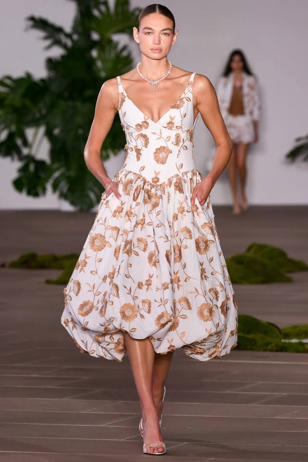 BOTANICAL POPLIN MIDI DRESS (RUNWAY) - Image 3