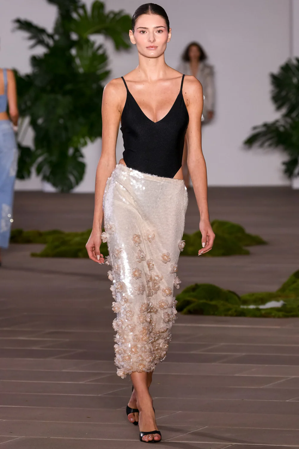 SEQUIN MIDI SKIRT (RUNWAY) - Image 4