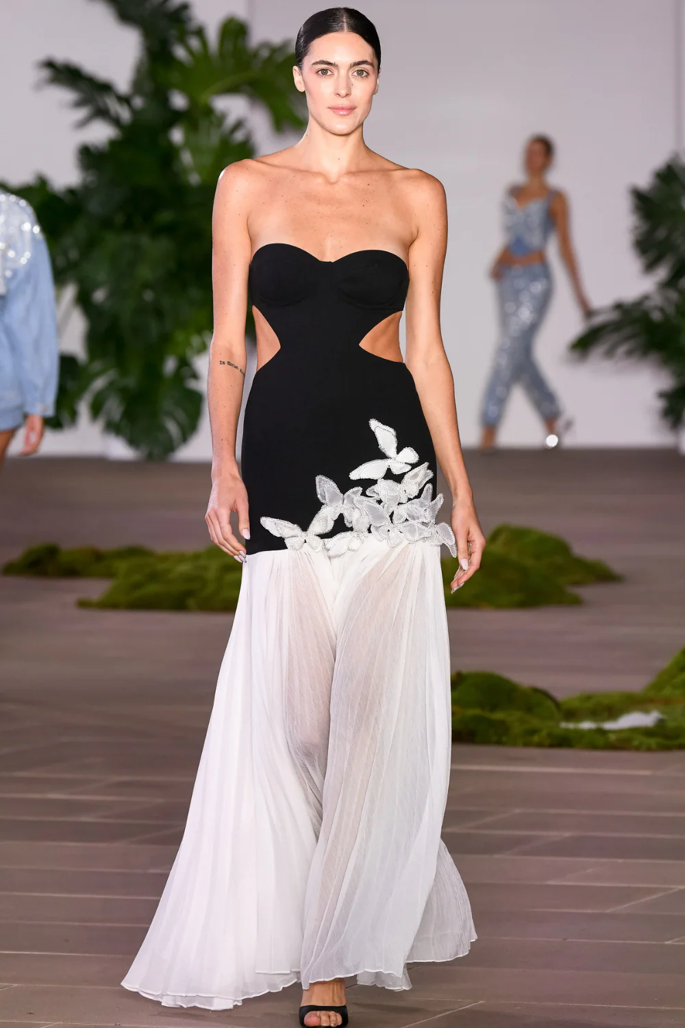 STRAPLESS MAXI DRESS (RUNWAY) - Image 4